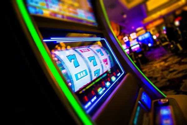 pamad live-dealer studio with professional dealers and HD video feed